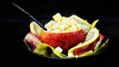 sliced fruit on black ceramic bowl