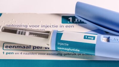 Insulin pen and its packaging are shown.